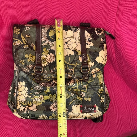 Cute Sakroots versatile green floral backpack/bag. - Picture 7 of 9